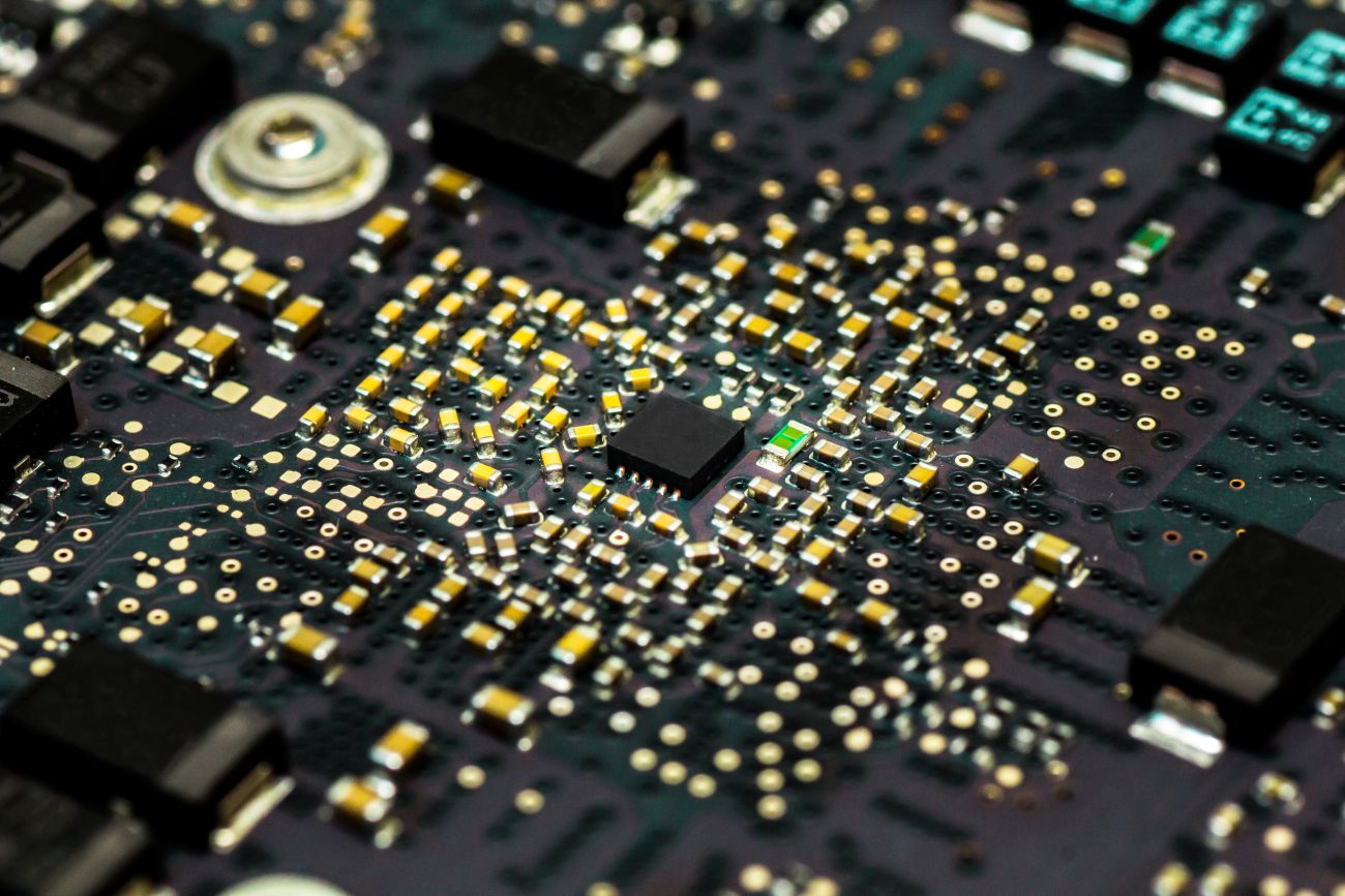 conception de circuits imprimés et micrologiciels de systèmes embarqués